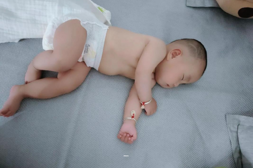 温县宝宝总是摇头怎么回事